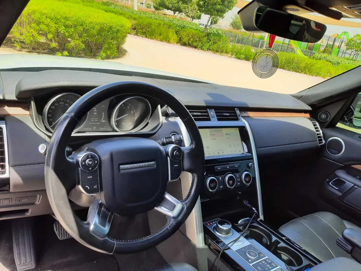 Car image 11