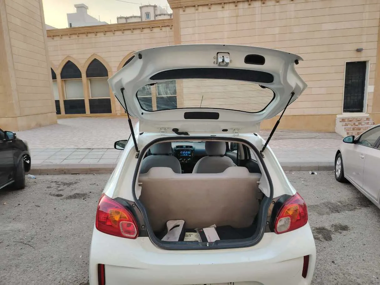 Car image 30