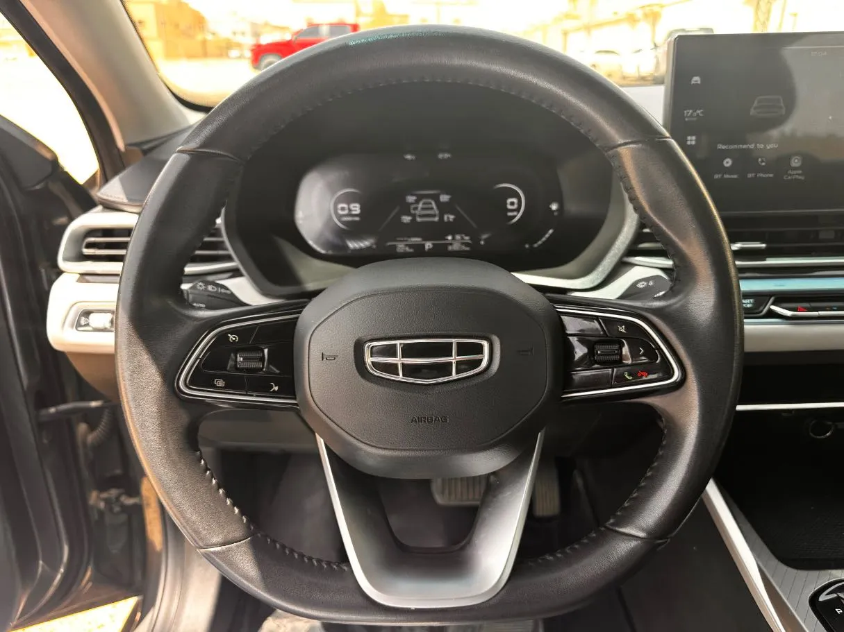 Car image 19