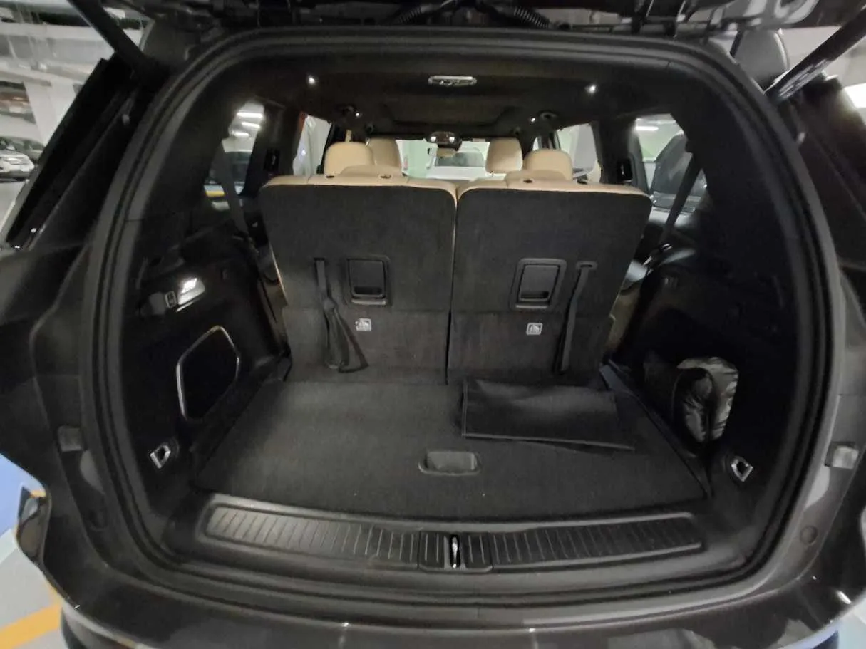 Car image 21