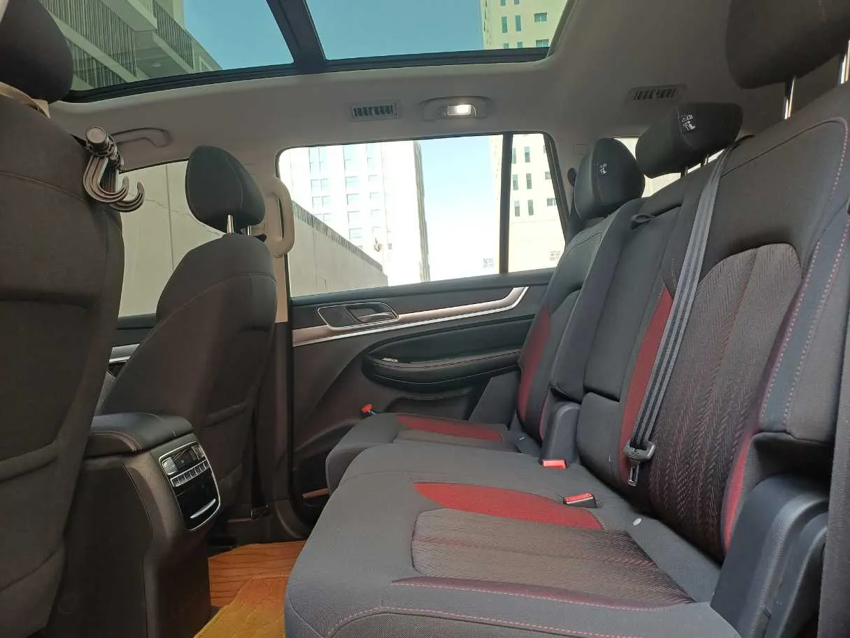 Car image 16