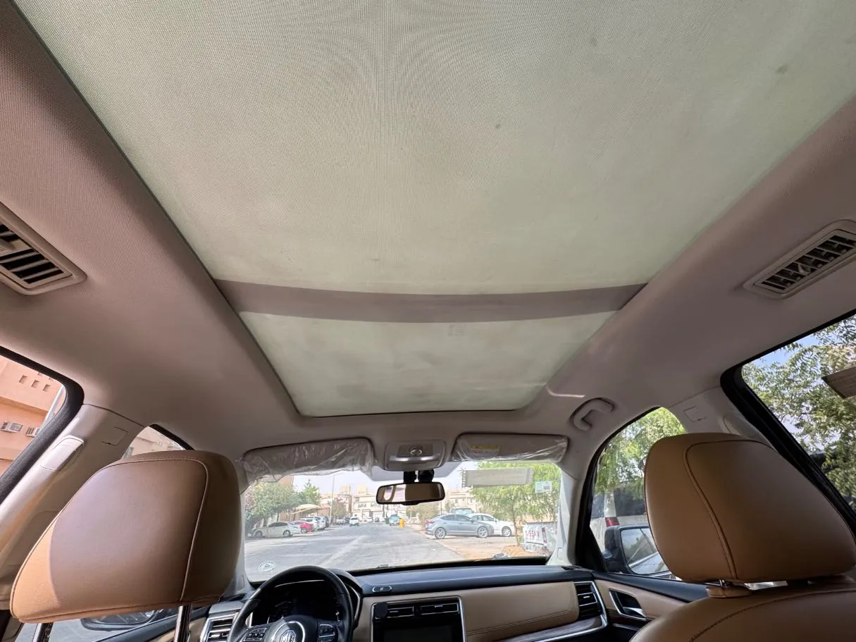 Car image 15