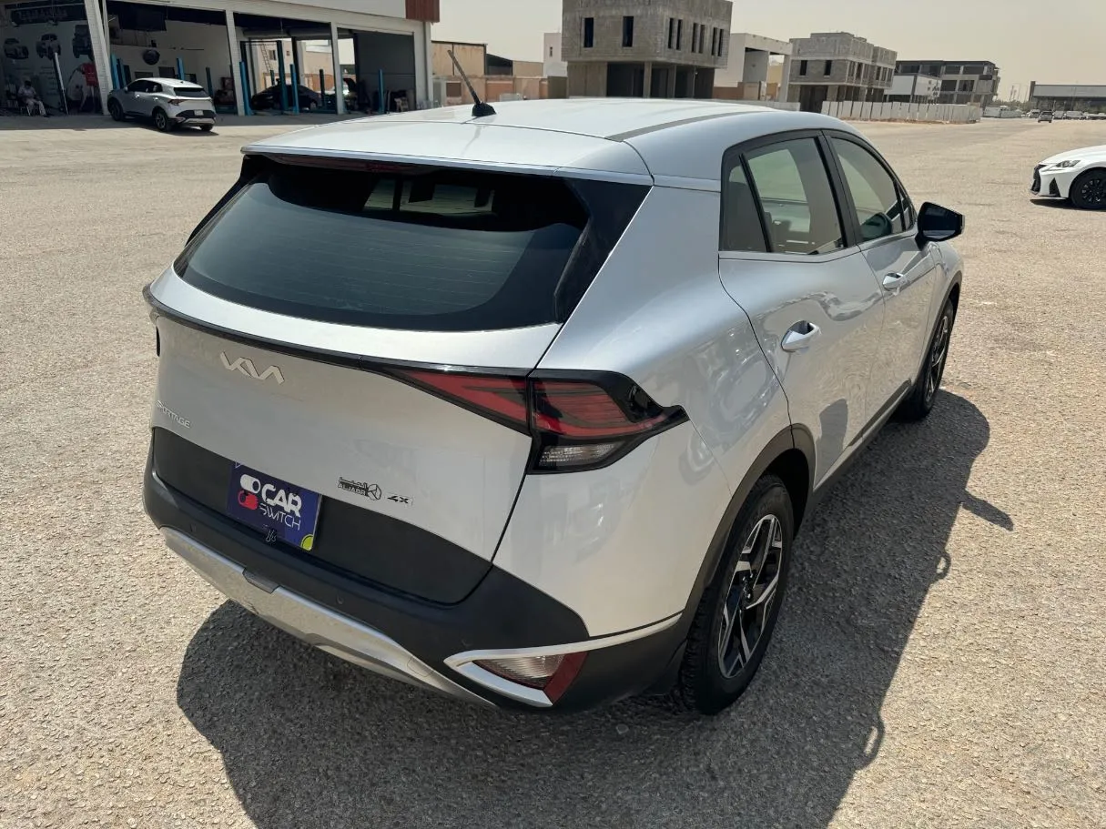 Car image 5