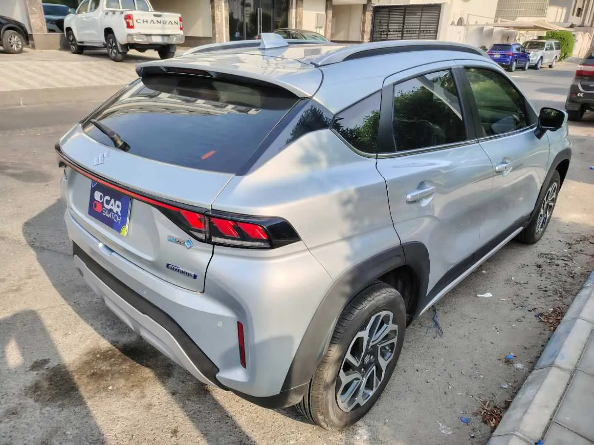 Car image 5