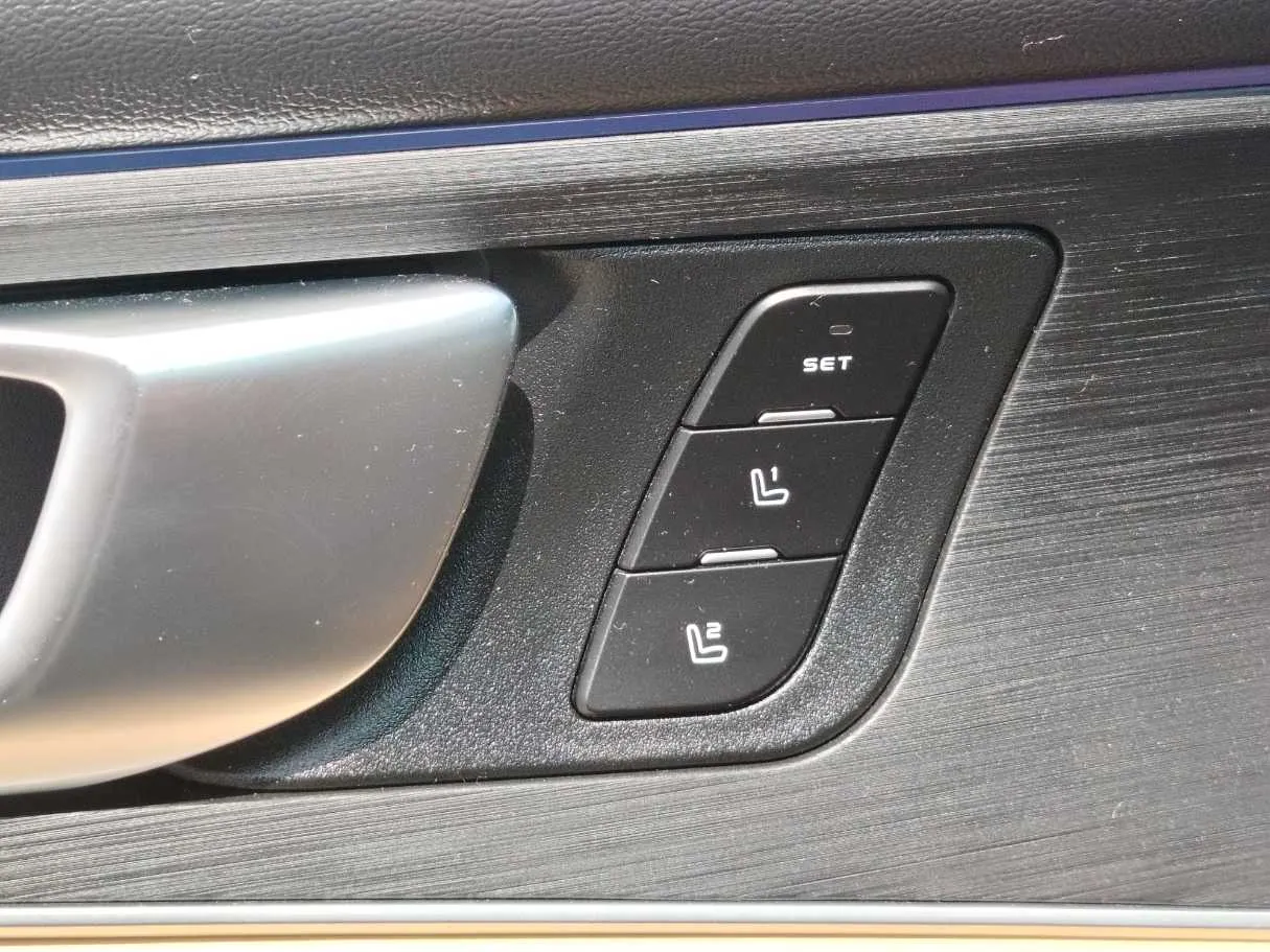 Car image 29