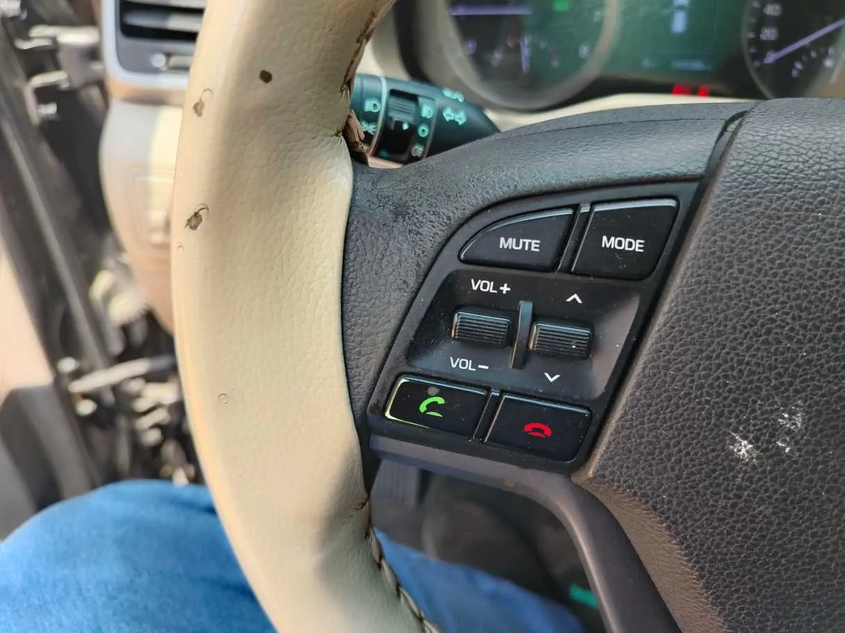 Car image 25