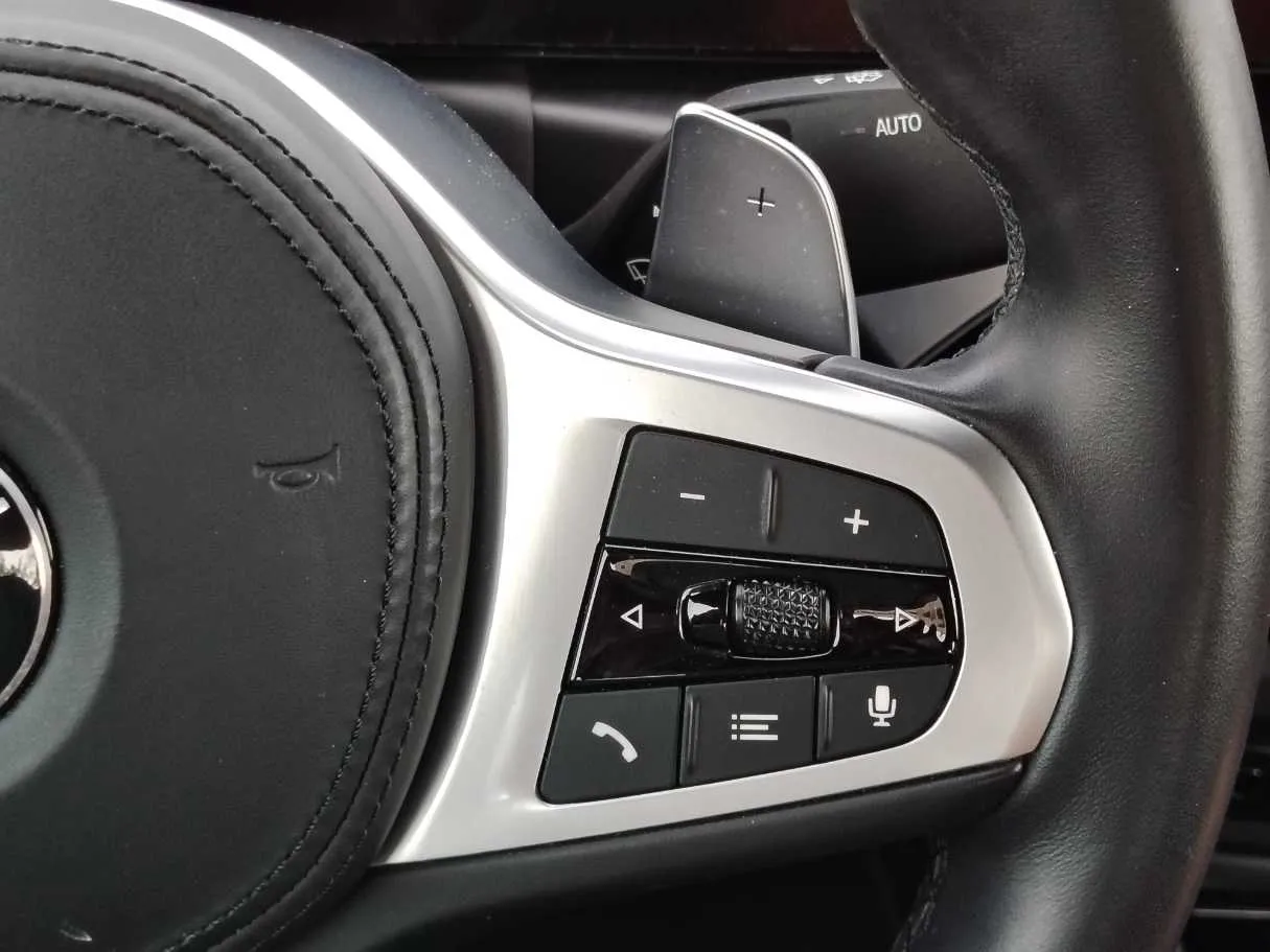 Car image 27