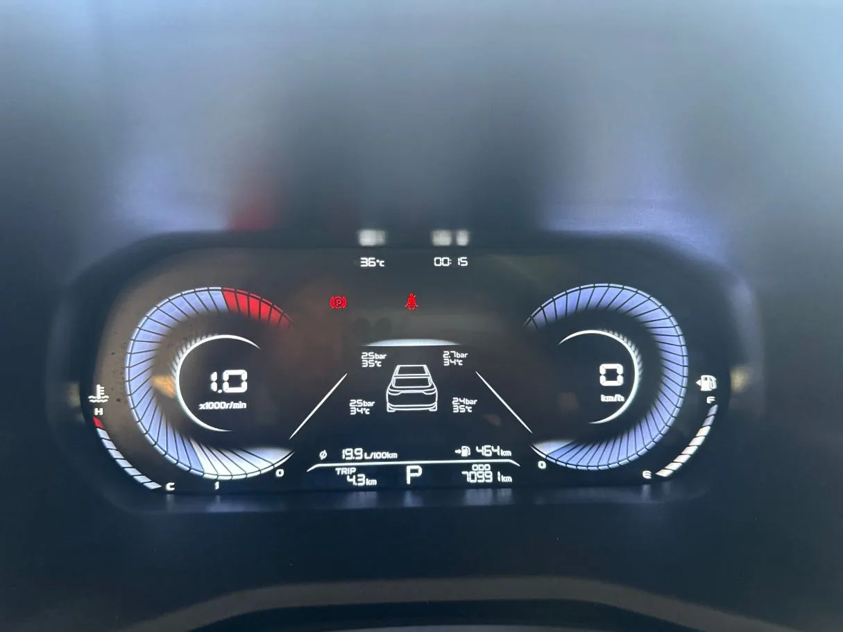 Car image 9