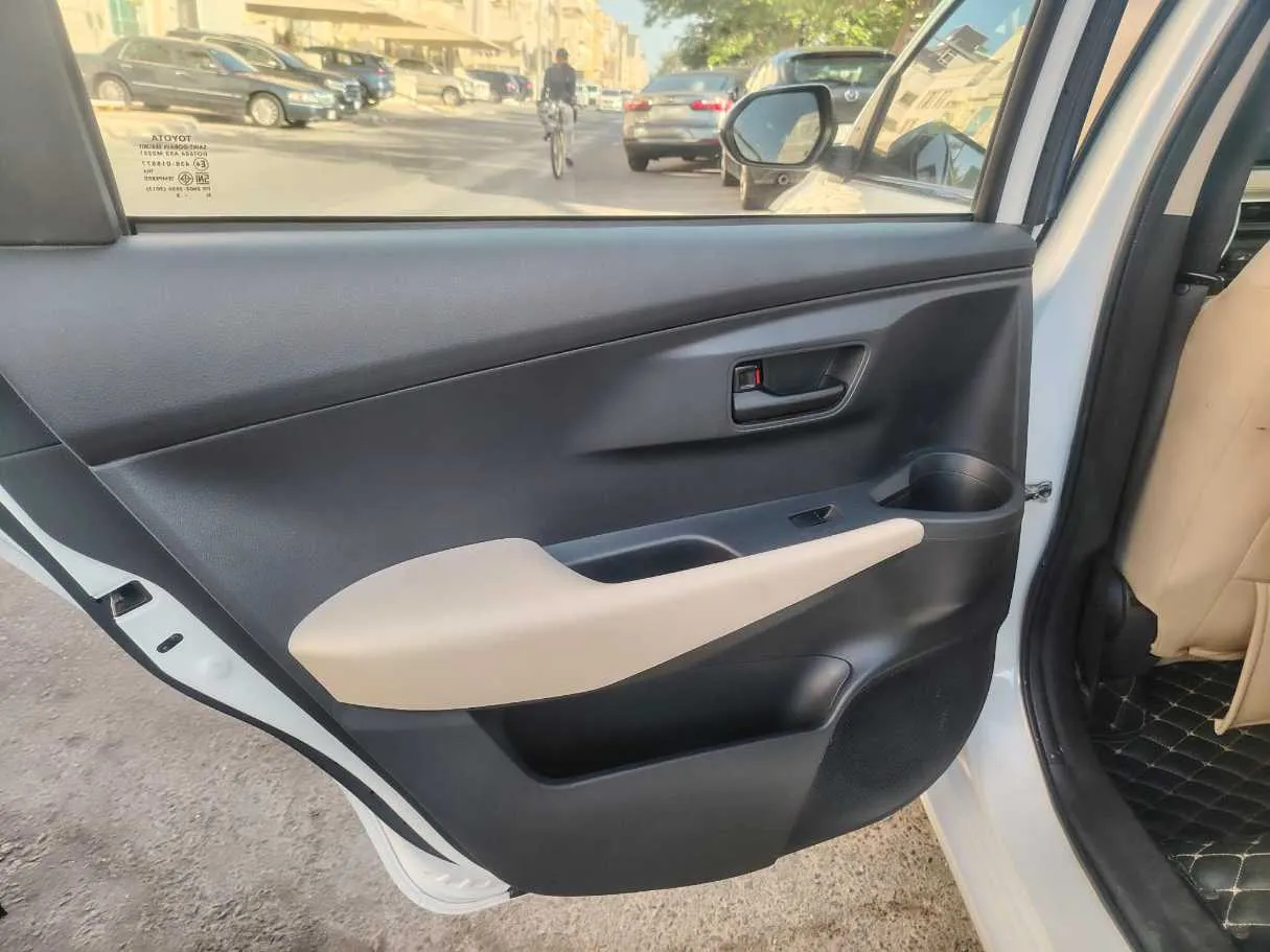 Car image 16