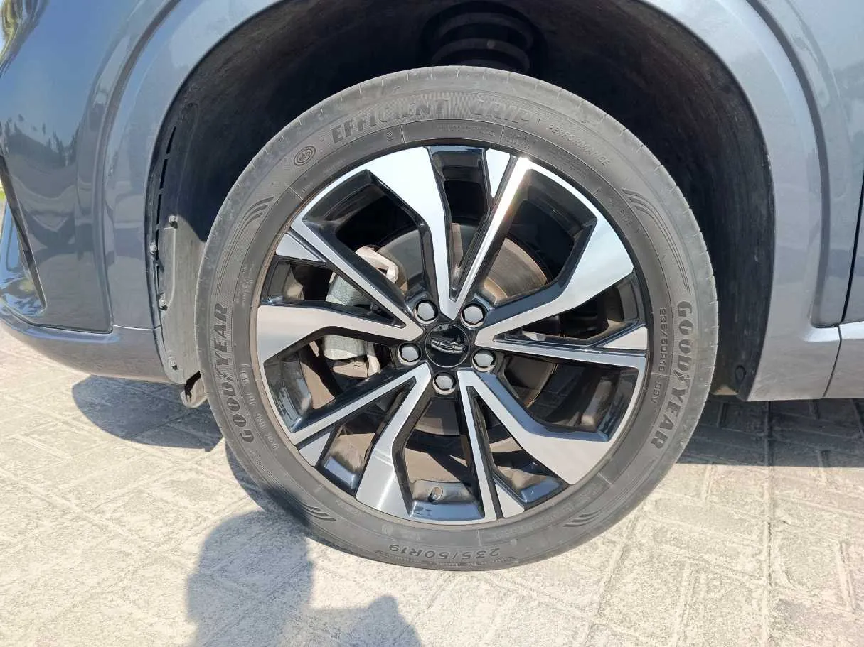 Car image 10