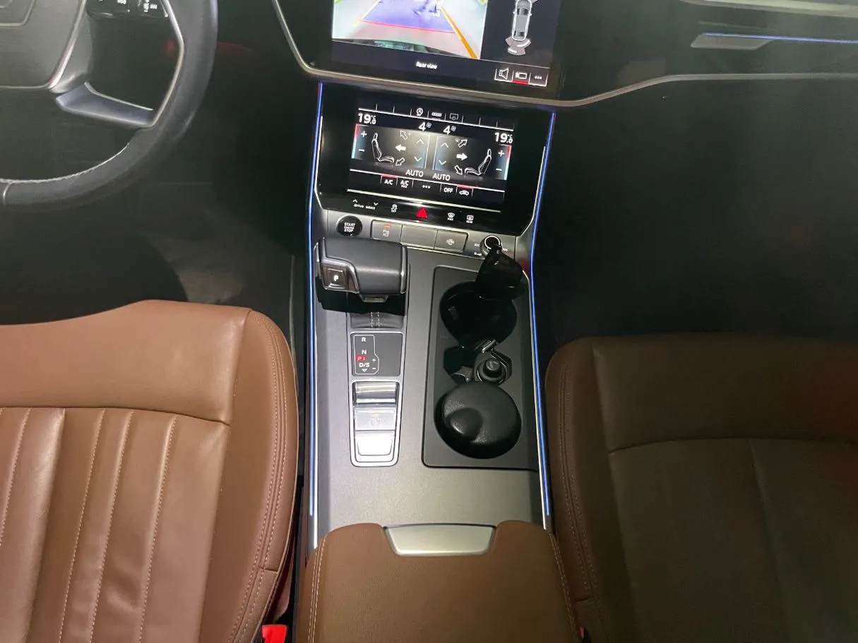 Car image 17