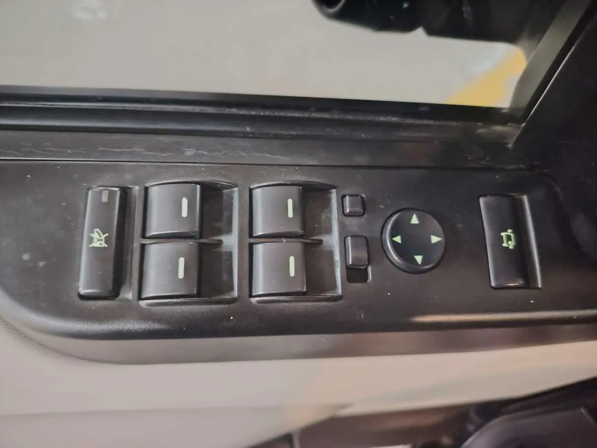 Car image 33