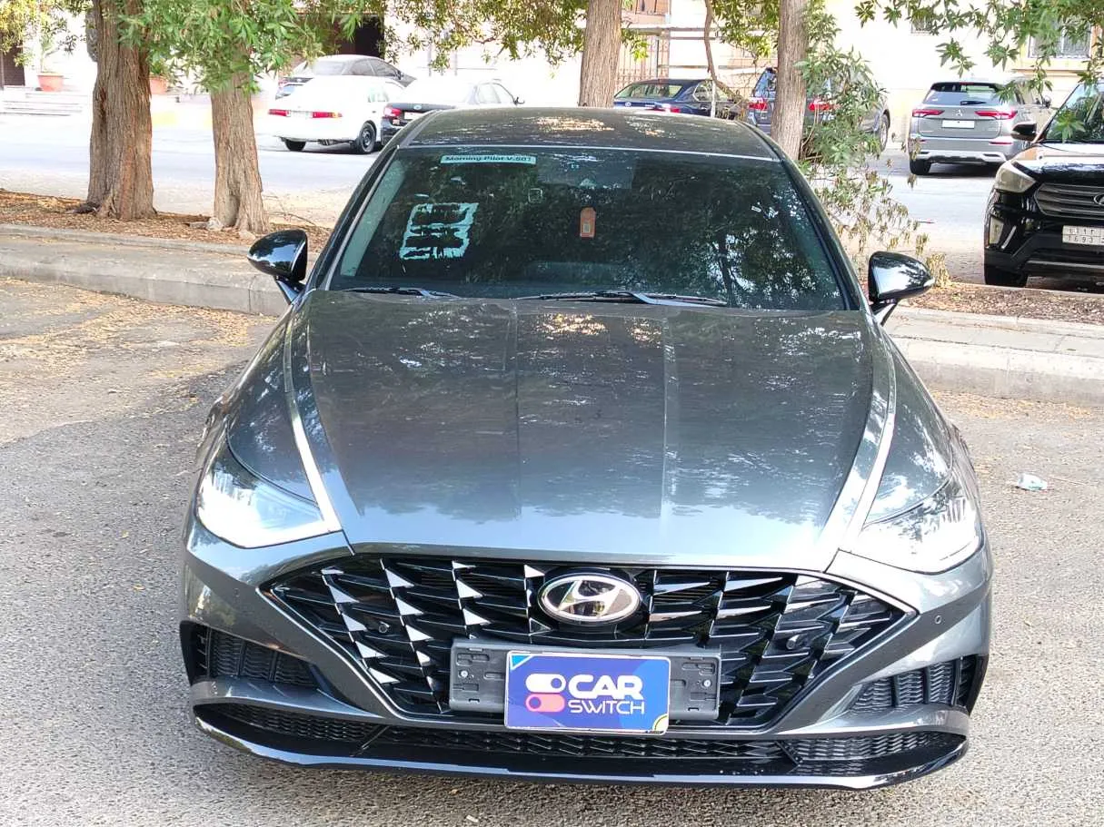 Car image 2