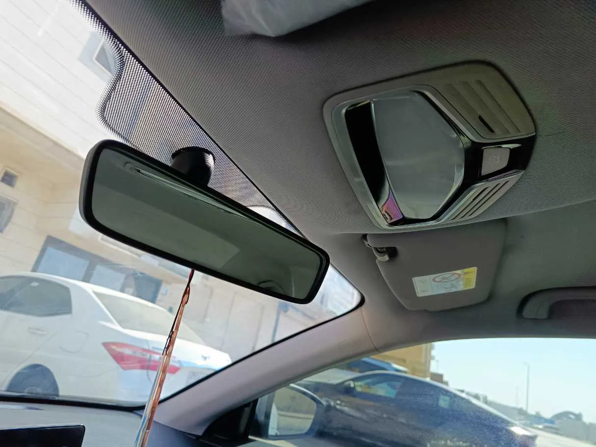 Car image 26