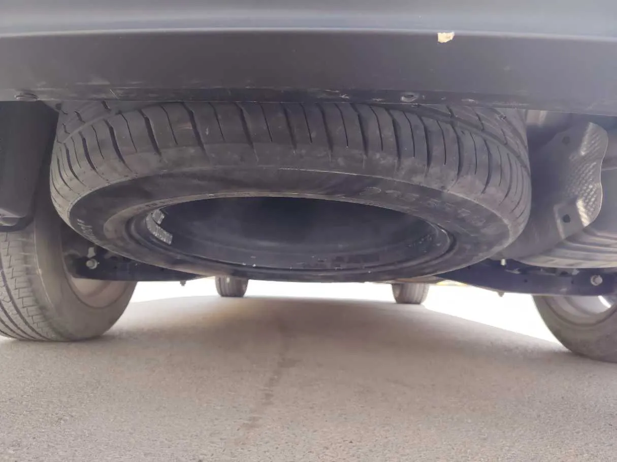 Car image 32