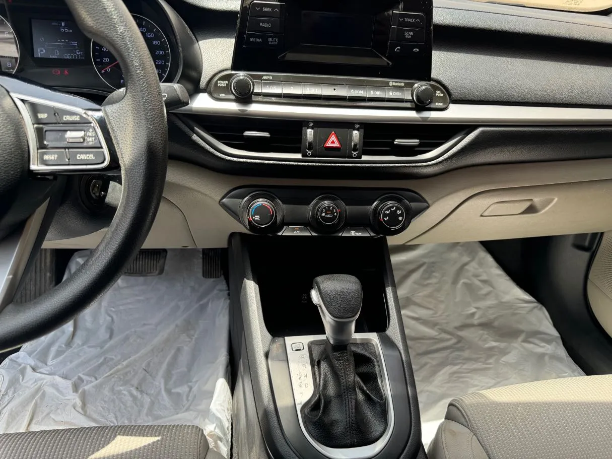 Car image 18