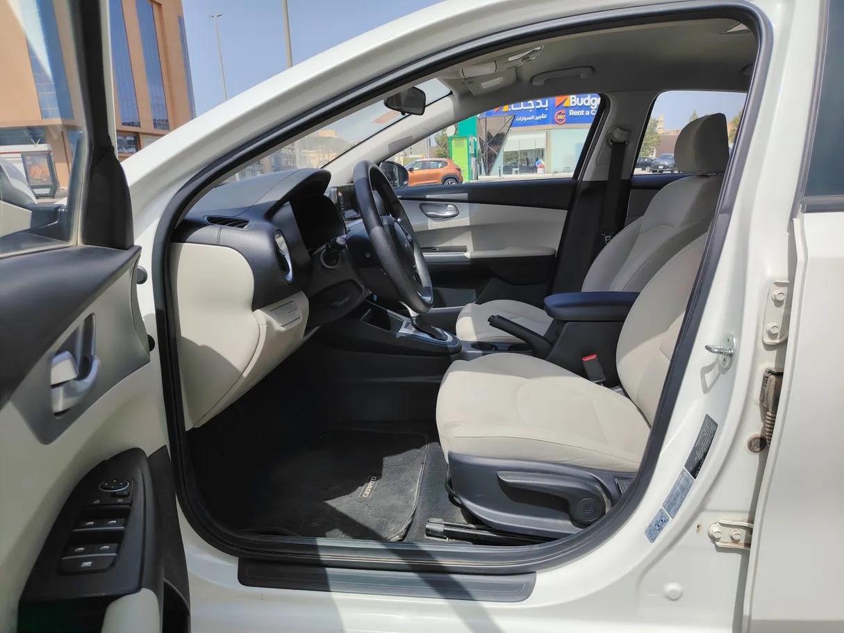 Car image 12