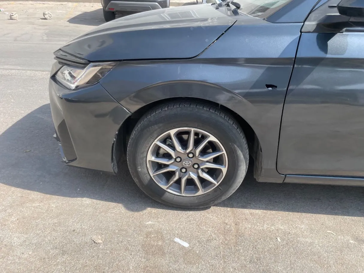 Car image 9