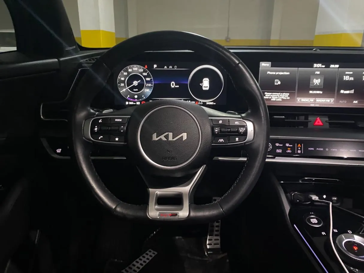 Car image 19