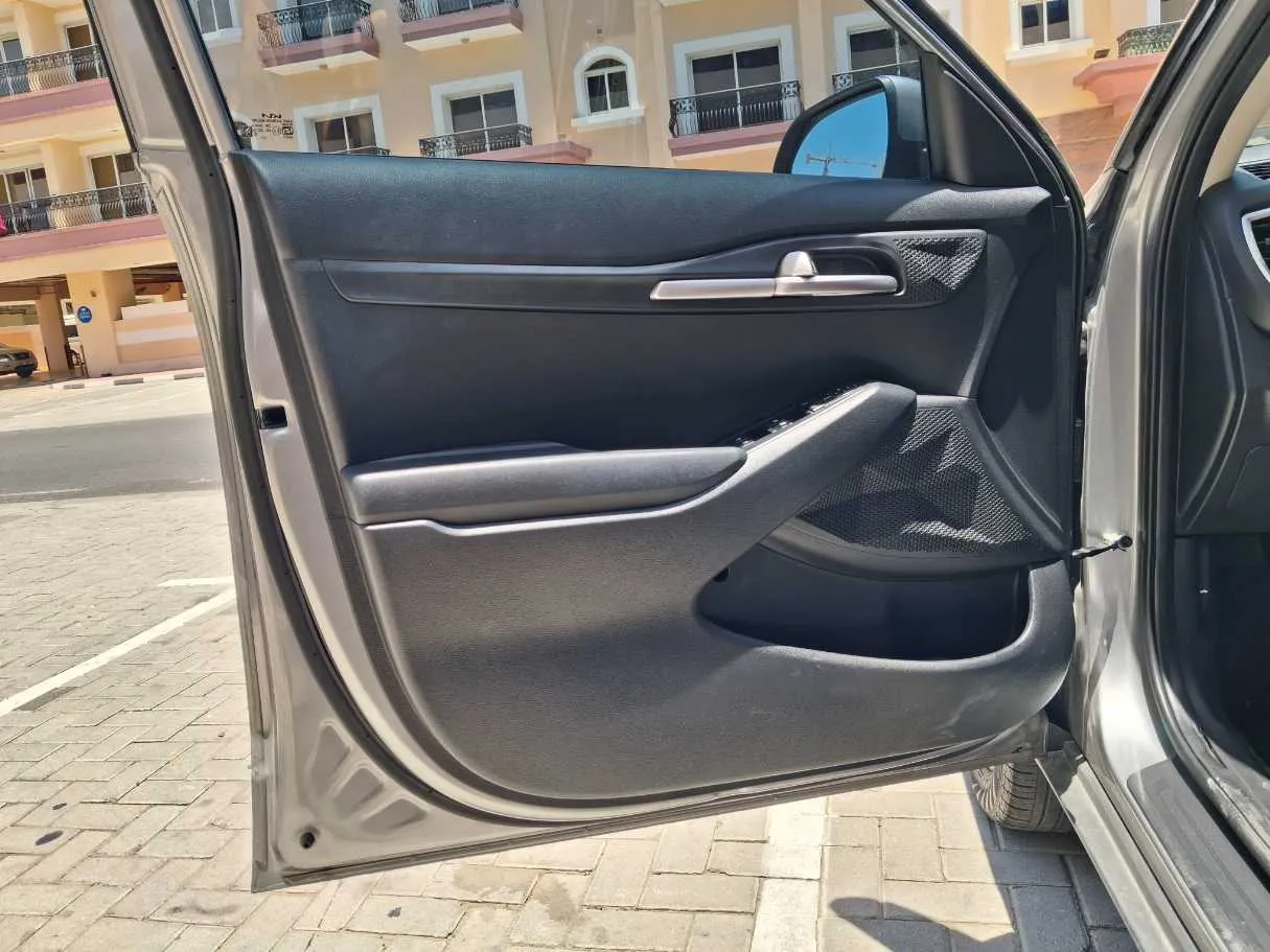Car image 10