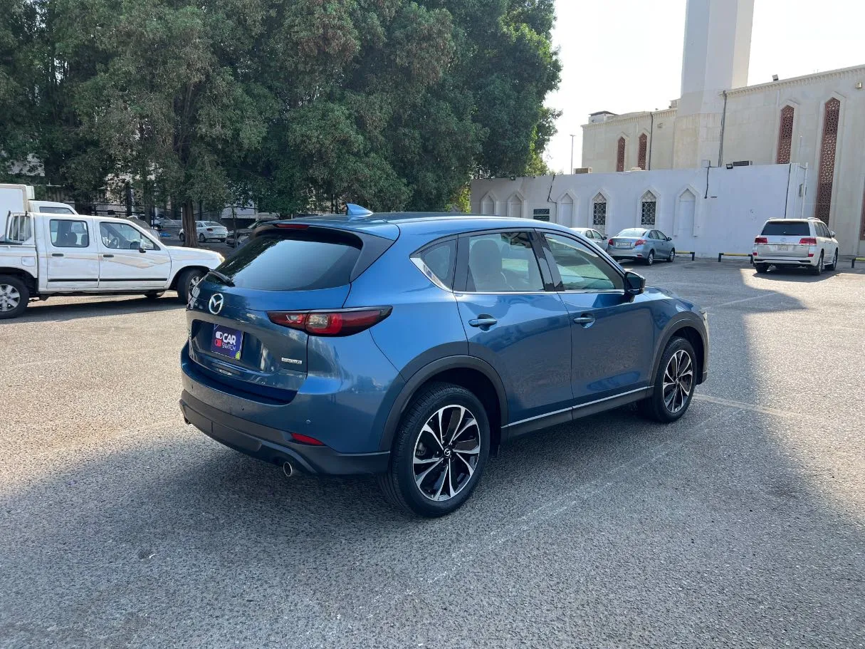 Car image 5