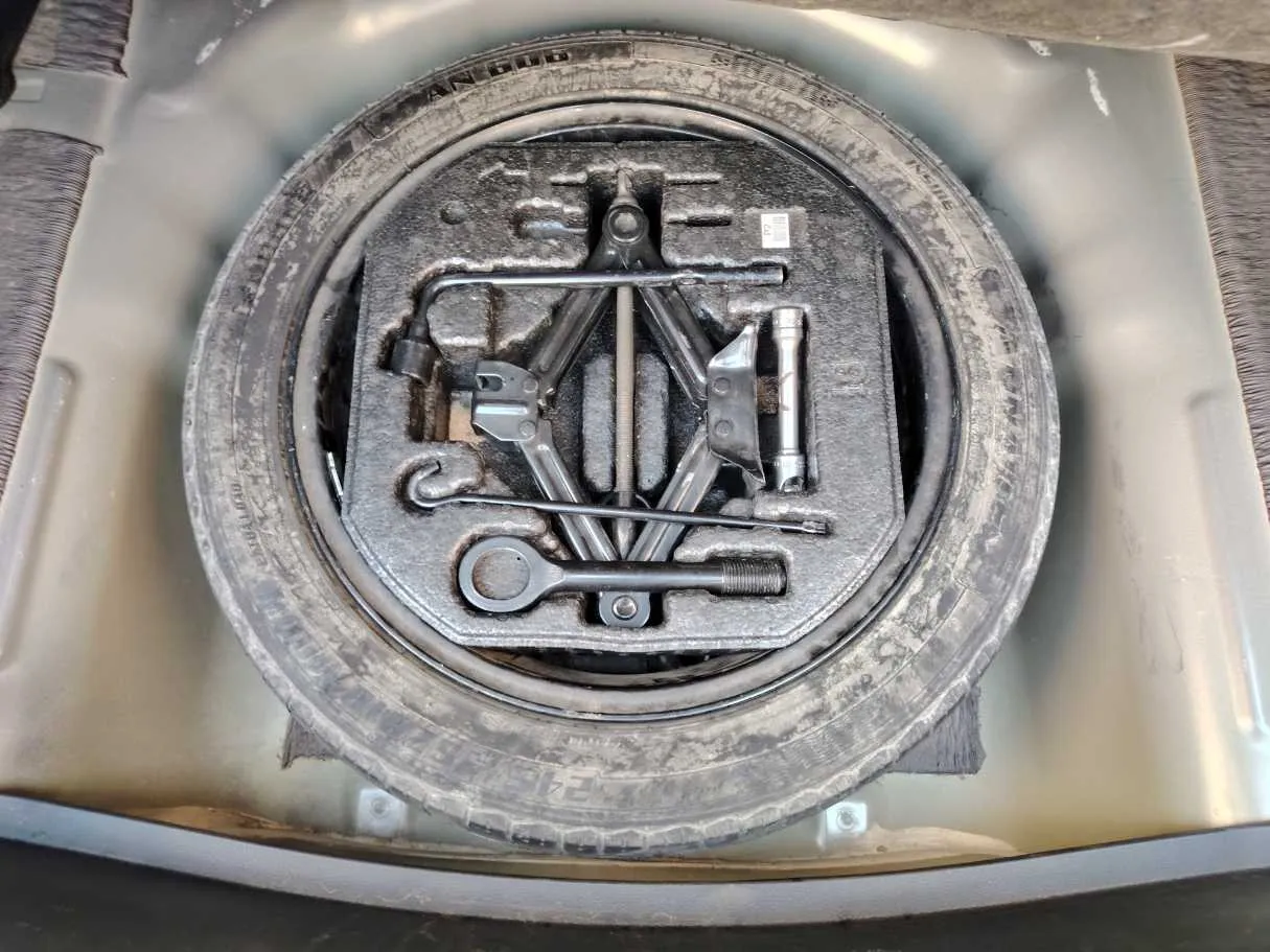 Car image 36