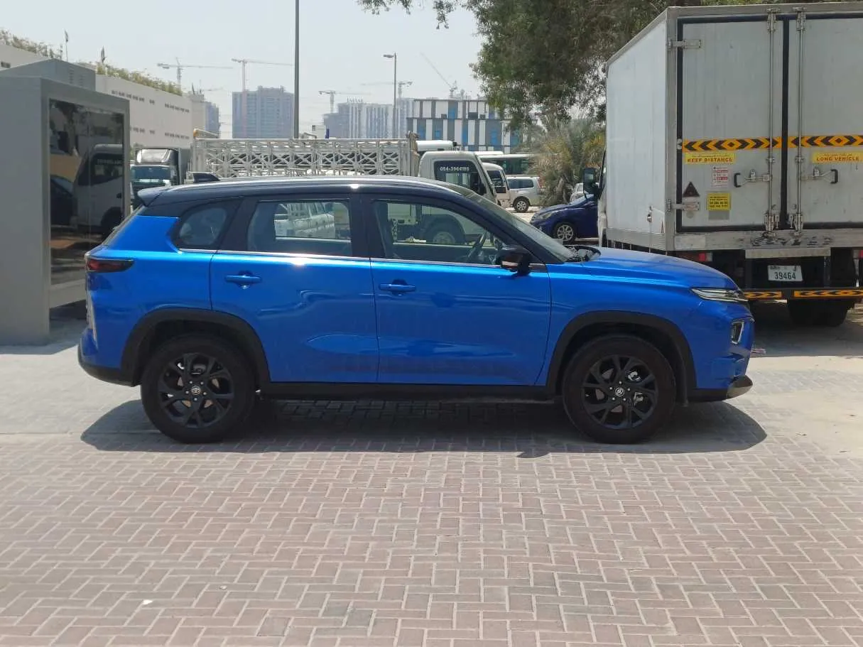 Car image 8