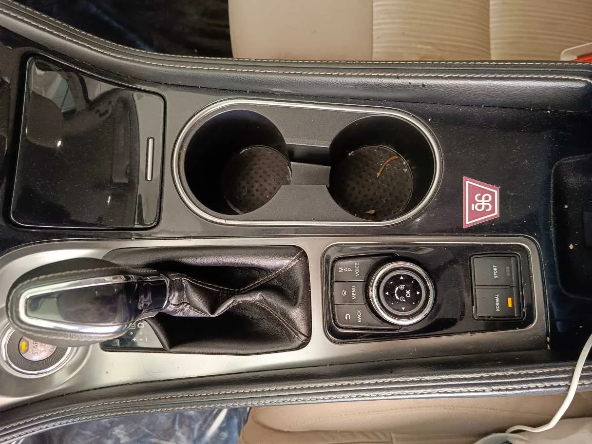 Car image 20