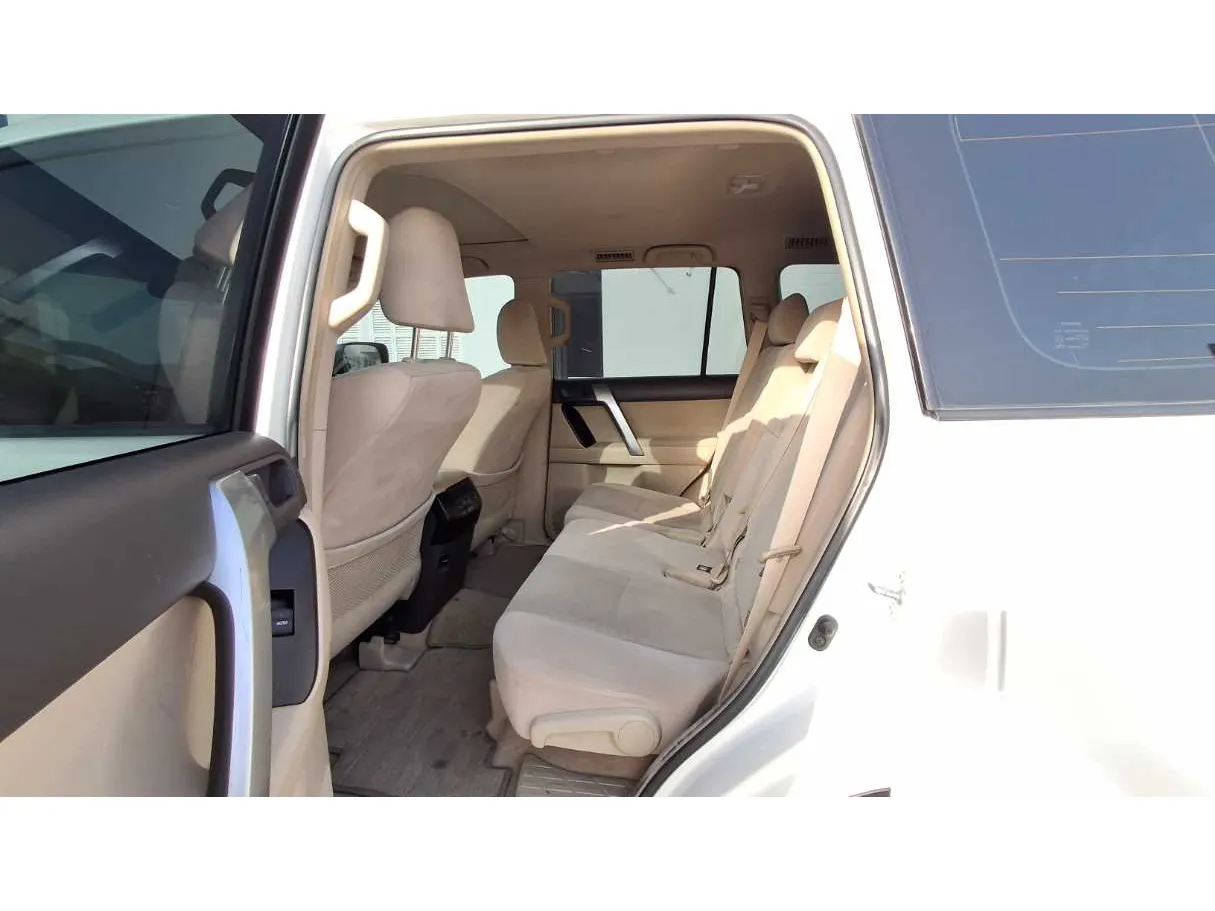 Car image 13
