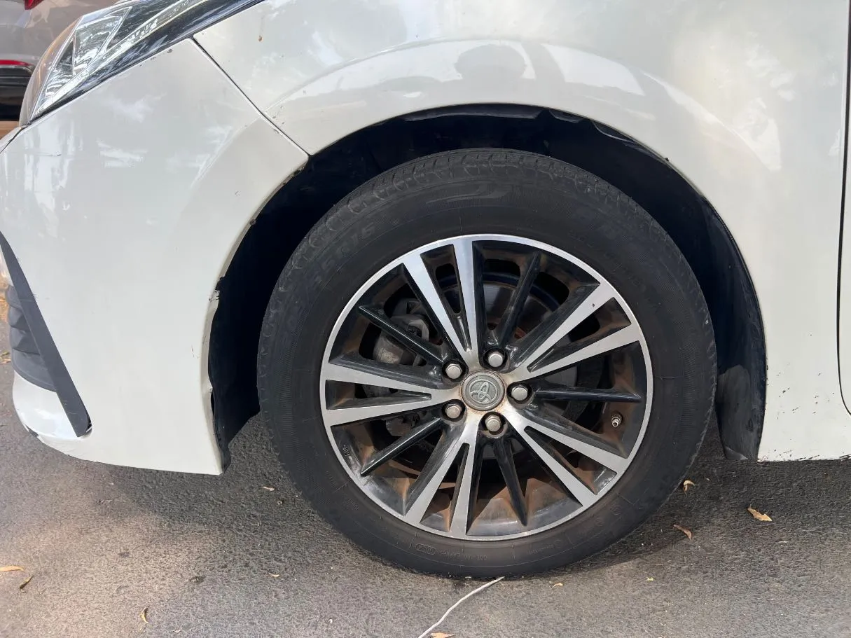Car image 9