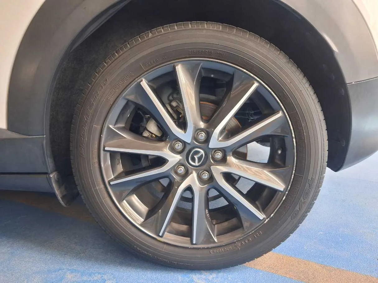 Car image 9