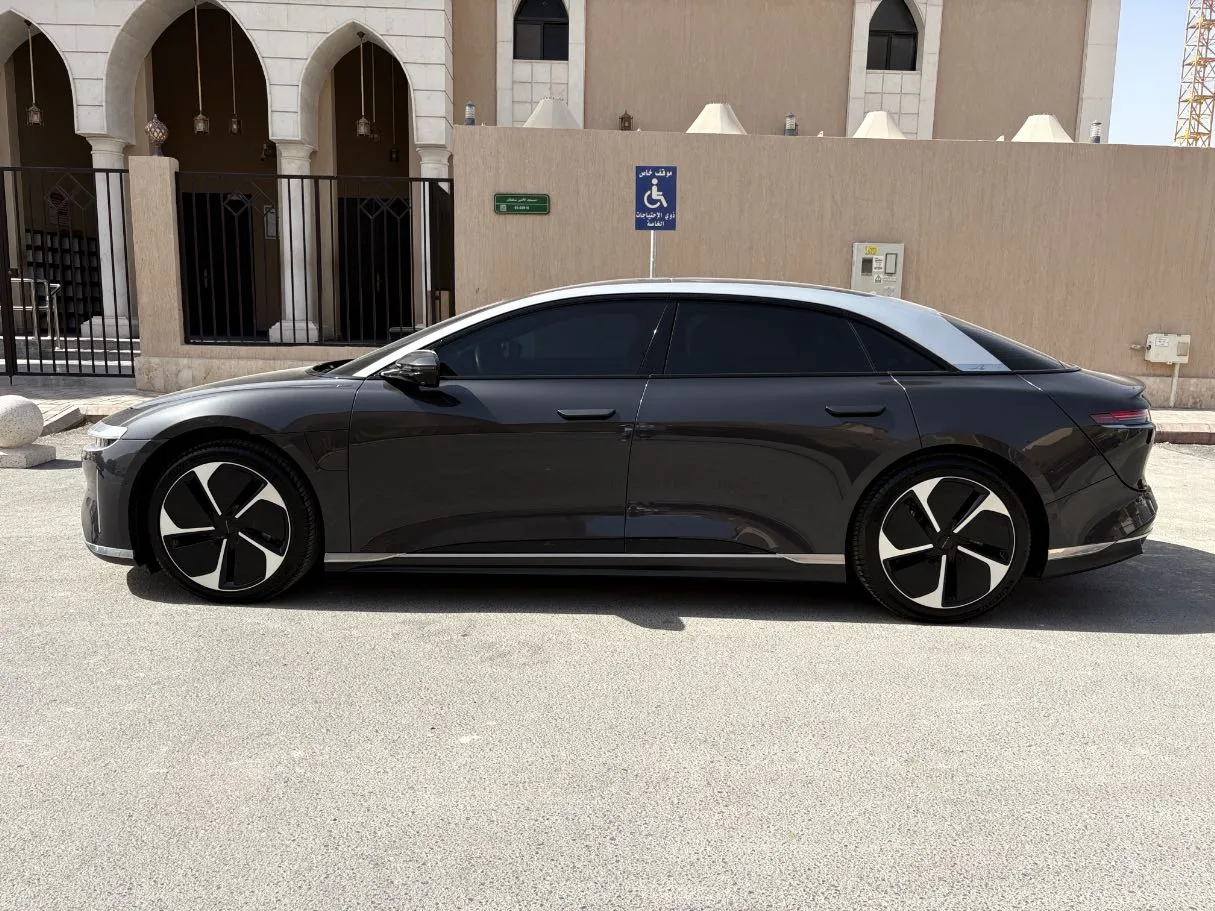 Car image 8