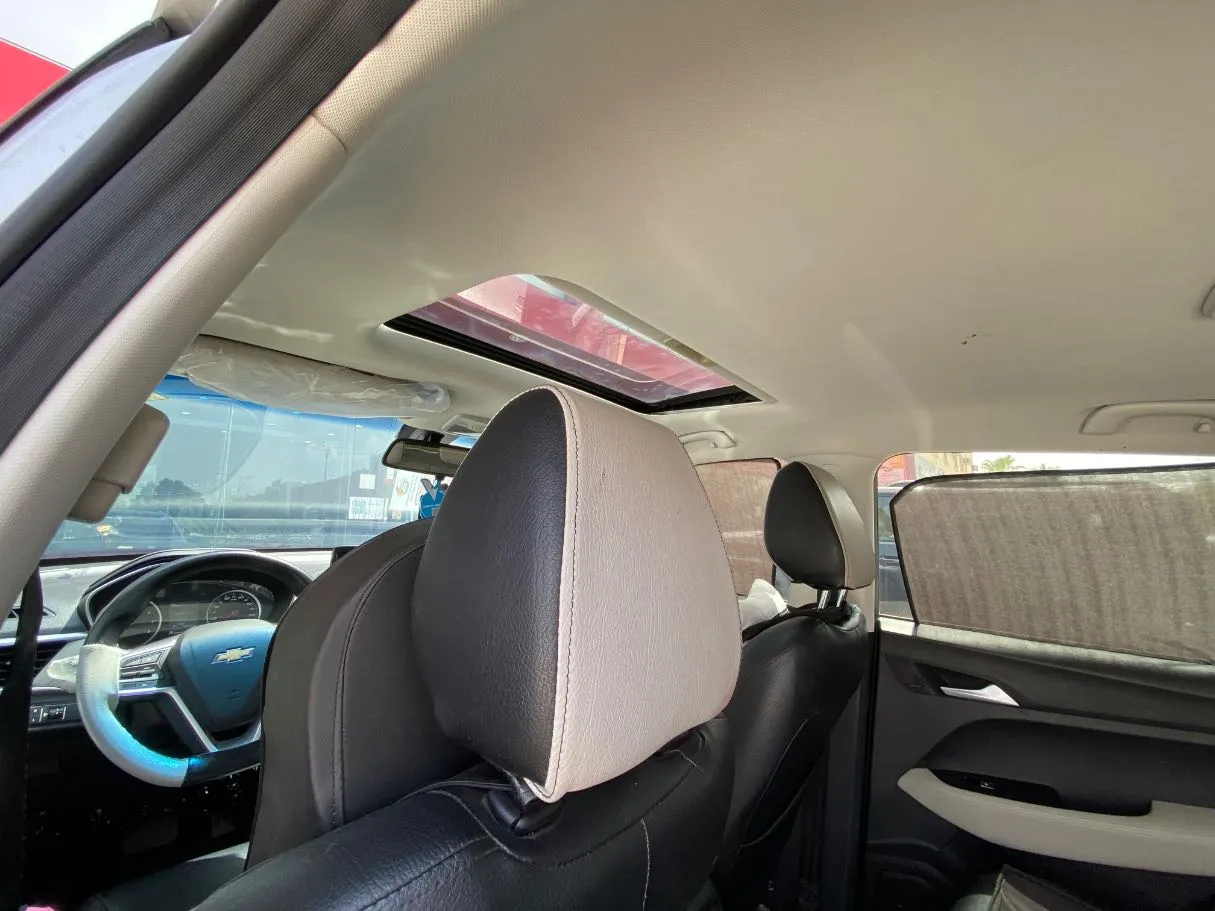 Car image 13