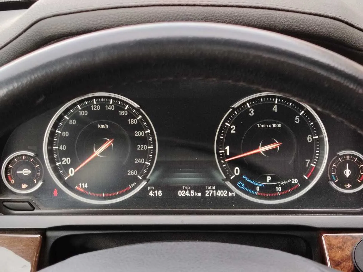 Car image 30