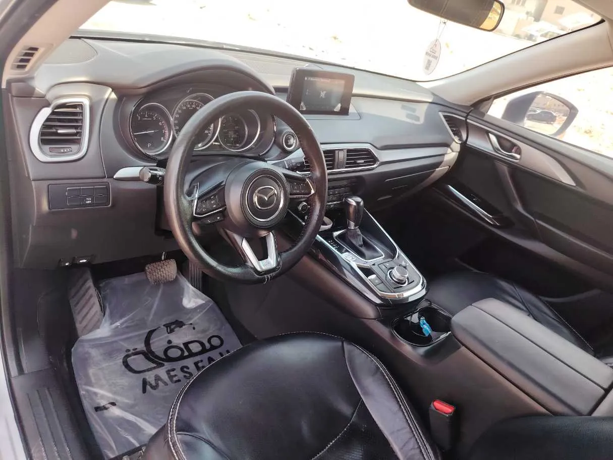 Car image 12