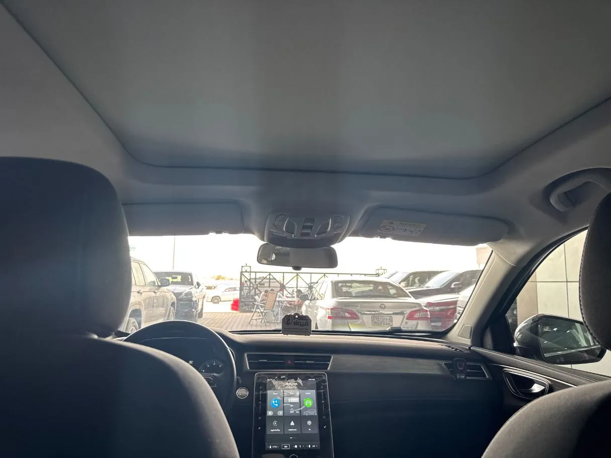 Car image 16