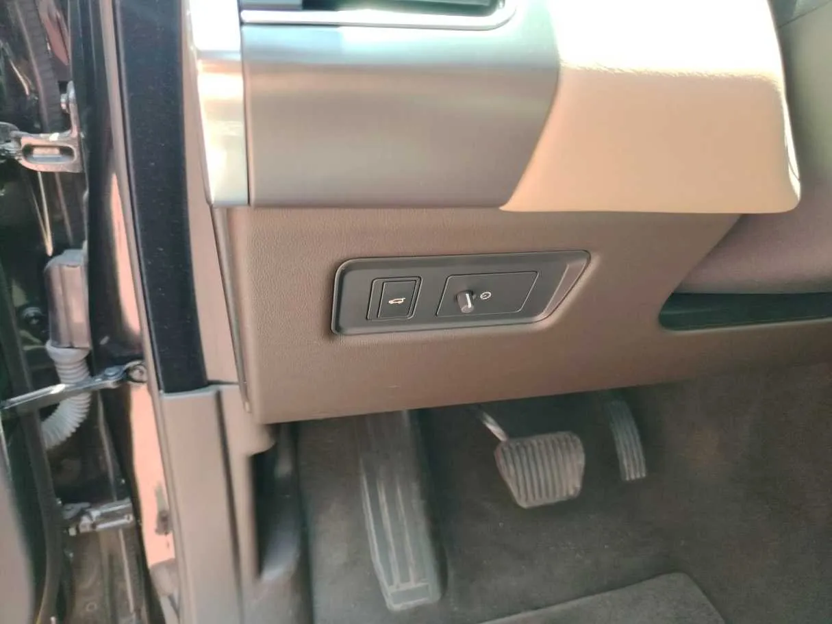 Car image 36