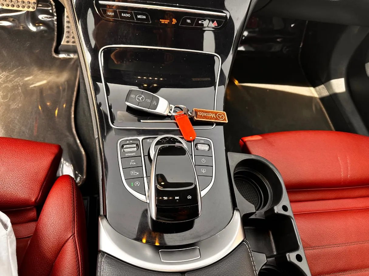 Car image 17