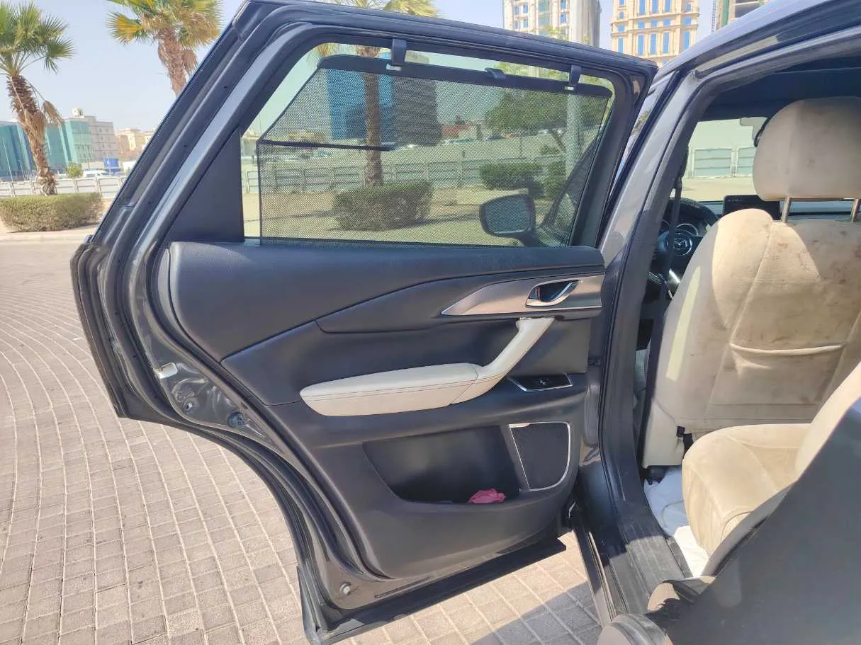 Car image 14