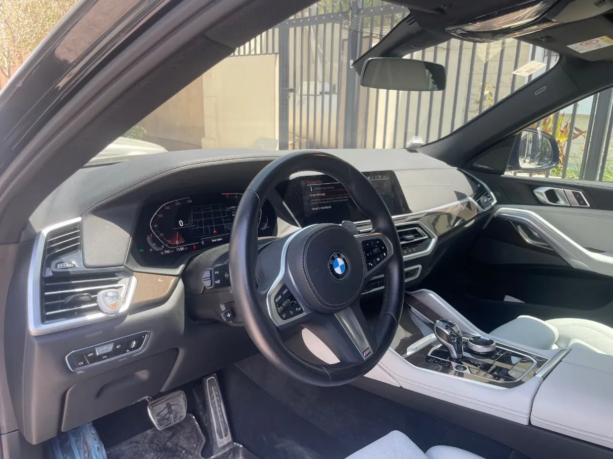 Car image 10