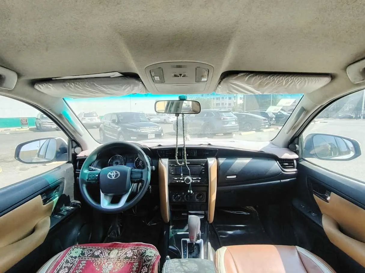 Car image 17