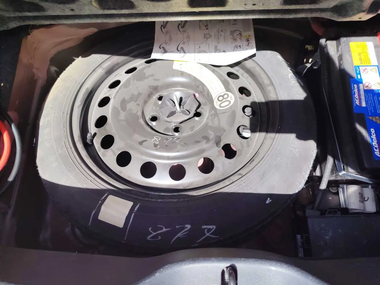 Car image 30