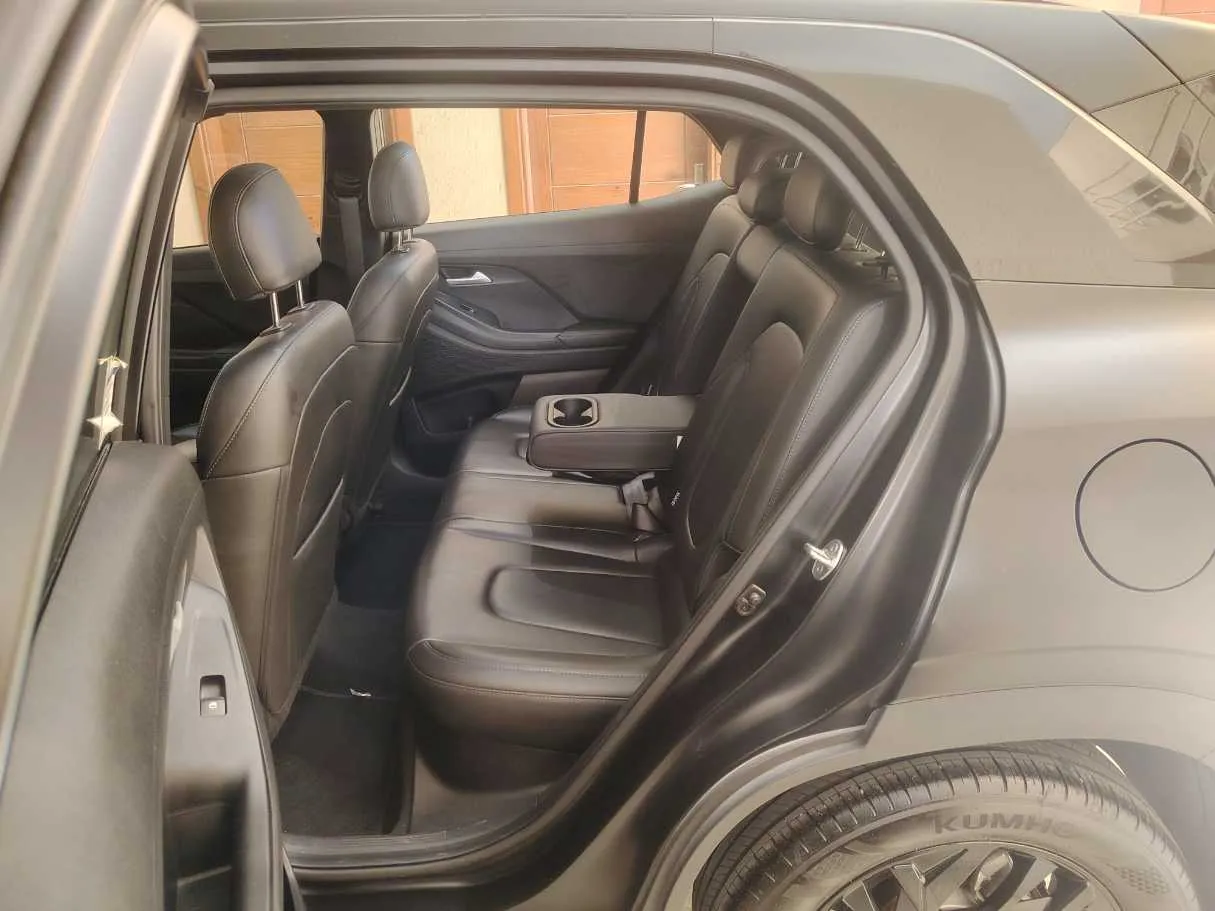 Car image 15
