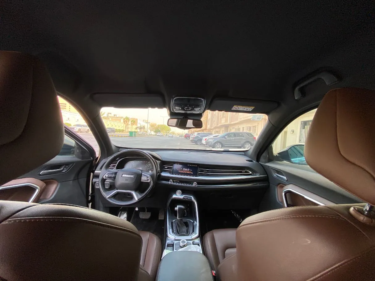 Car image 15