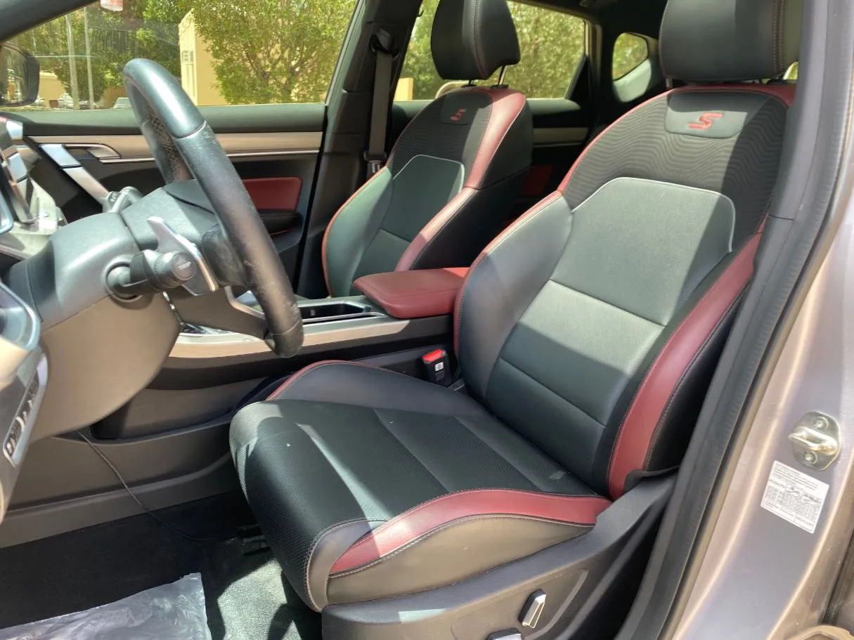 Car image 10