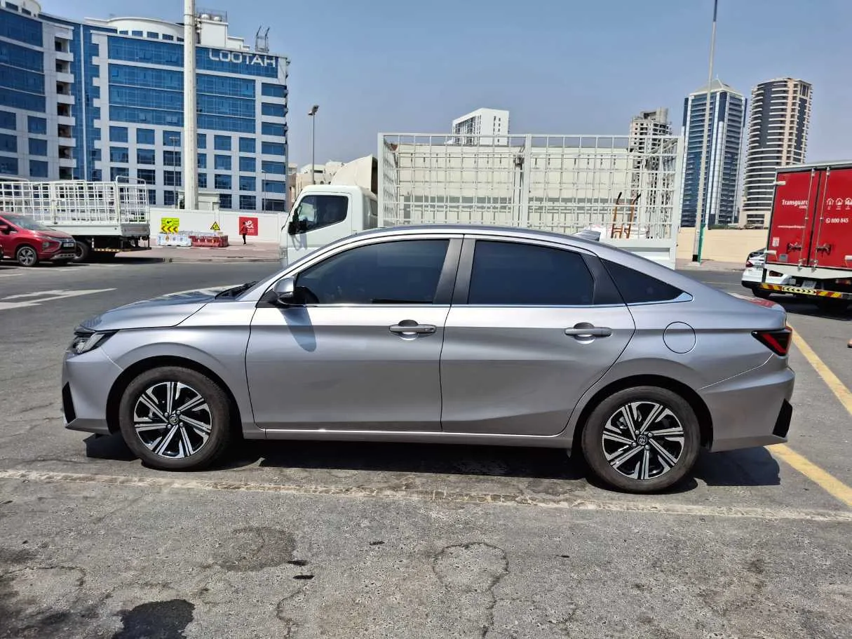 Car image 8
