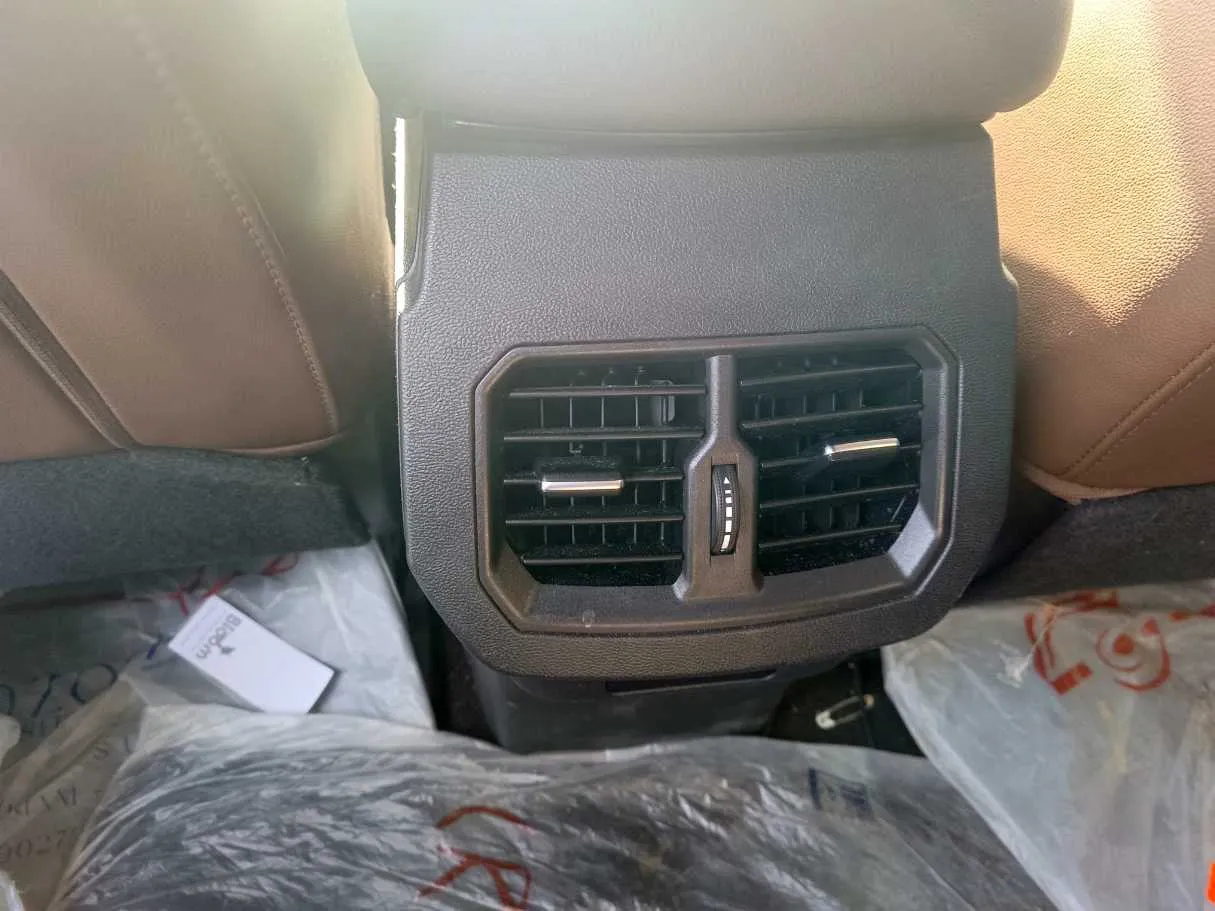 Car image 33