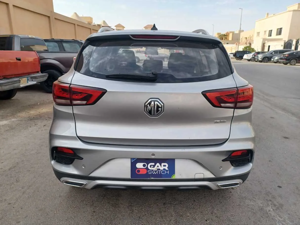 Car image 6