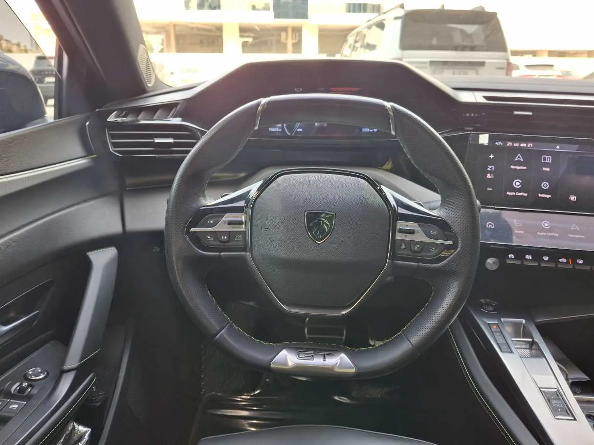 Car image 12