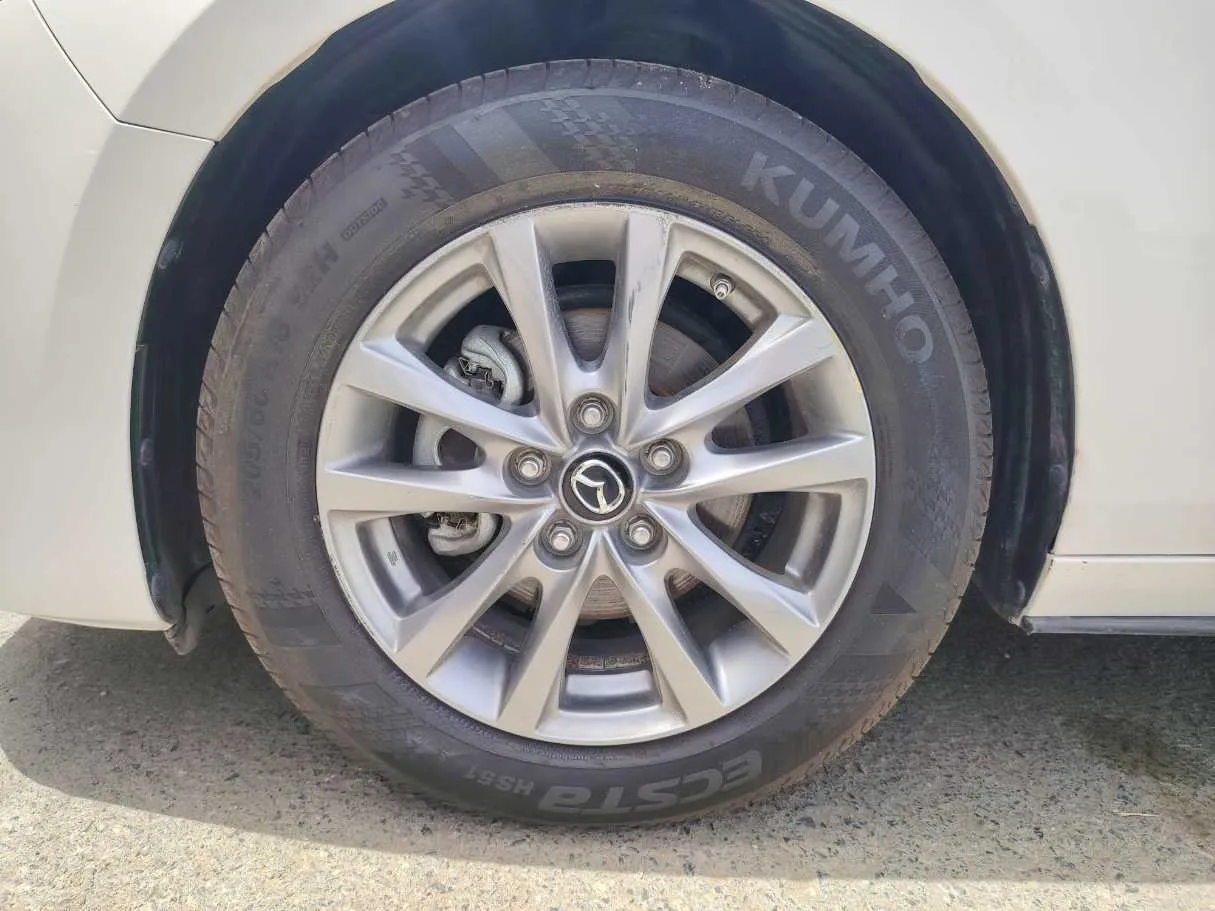 Car image 10